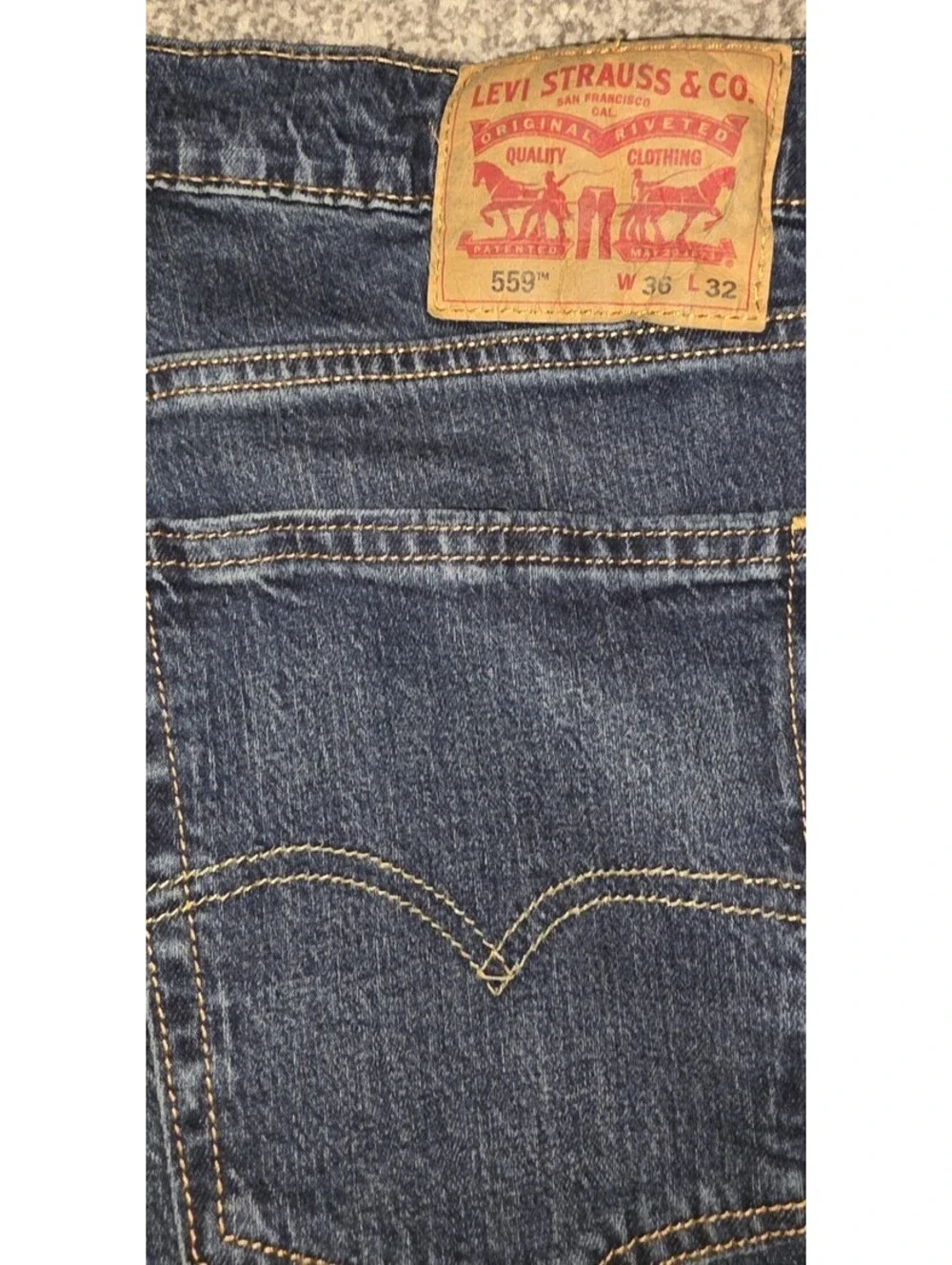 Levi’s 559 Men’s Relaxed Straight Jeans 36x32 – Medium Wash Denim